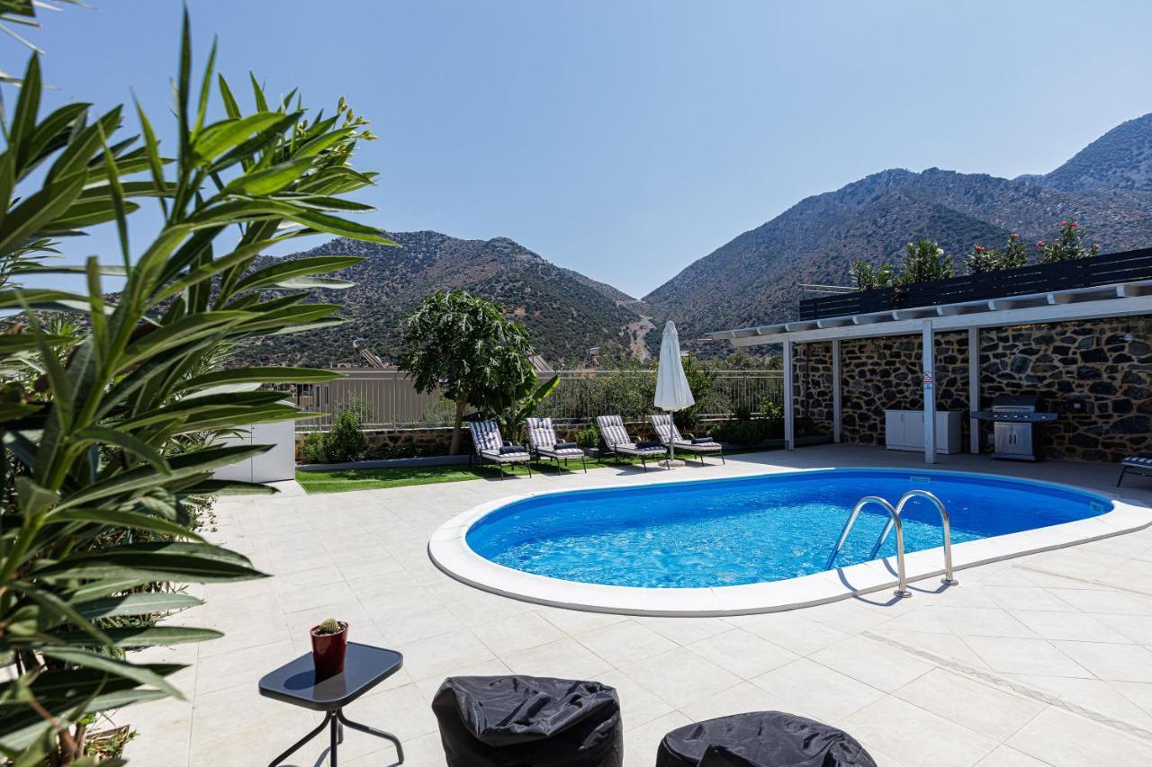 Modern Family Basilicata Salmostro In Bali W/ Pool & Bbq Area Vlikhádha